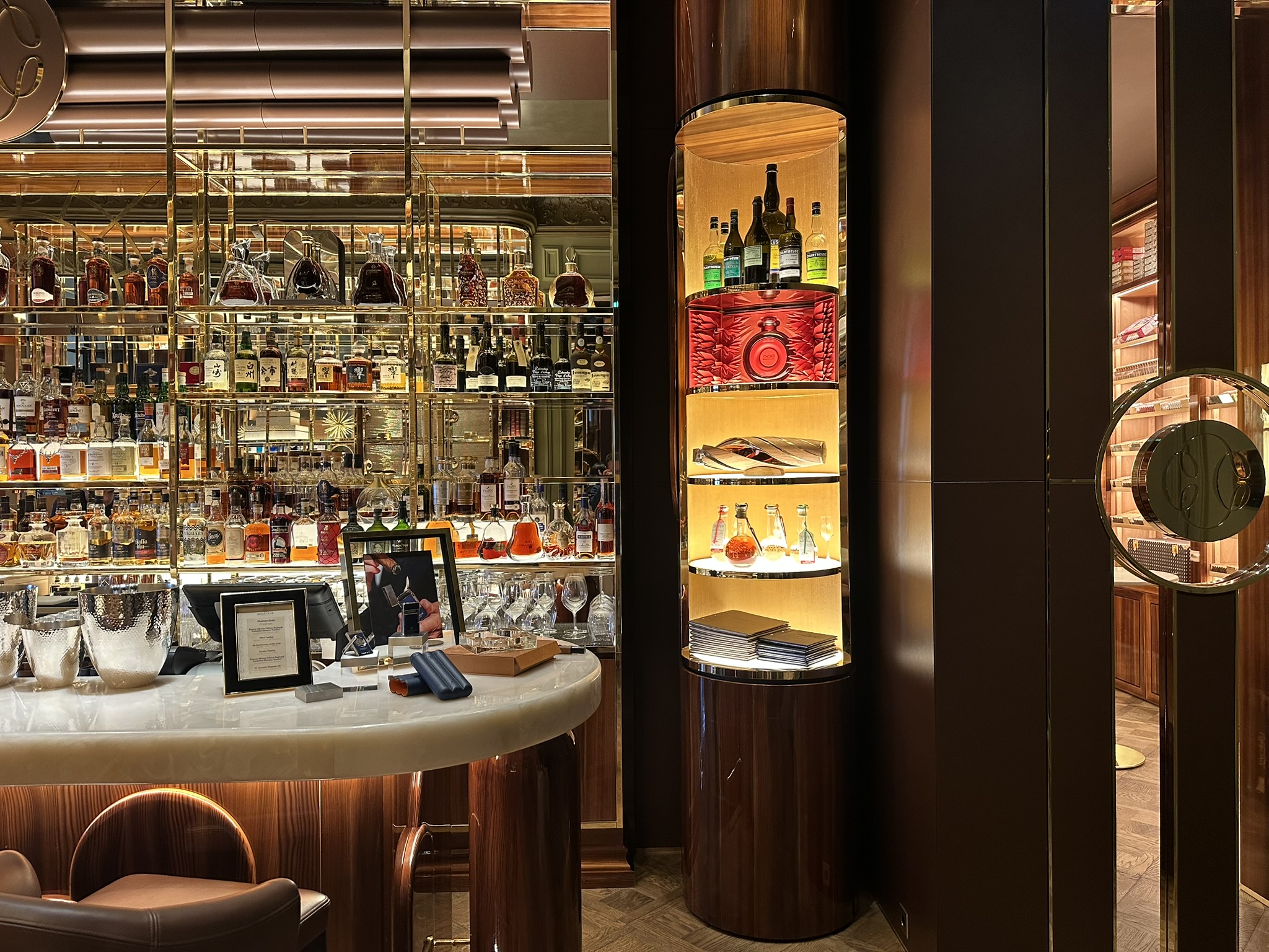the Monte-Carlo Cigar Club bar